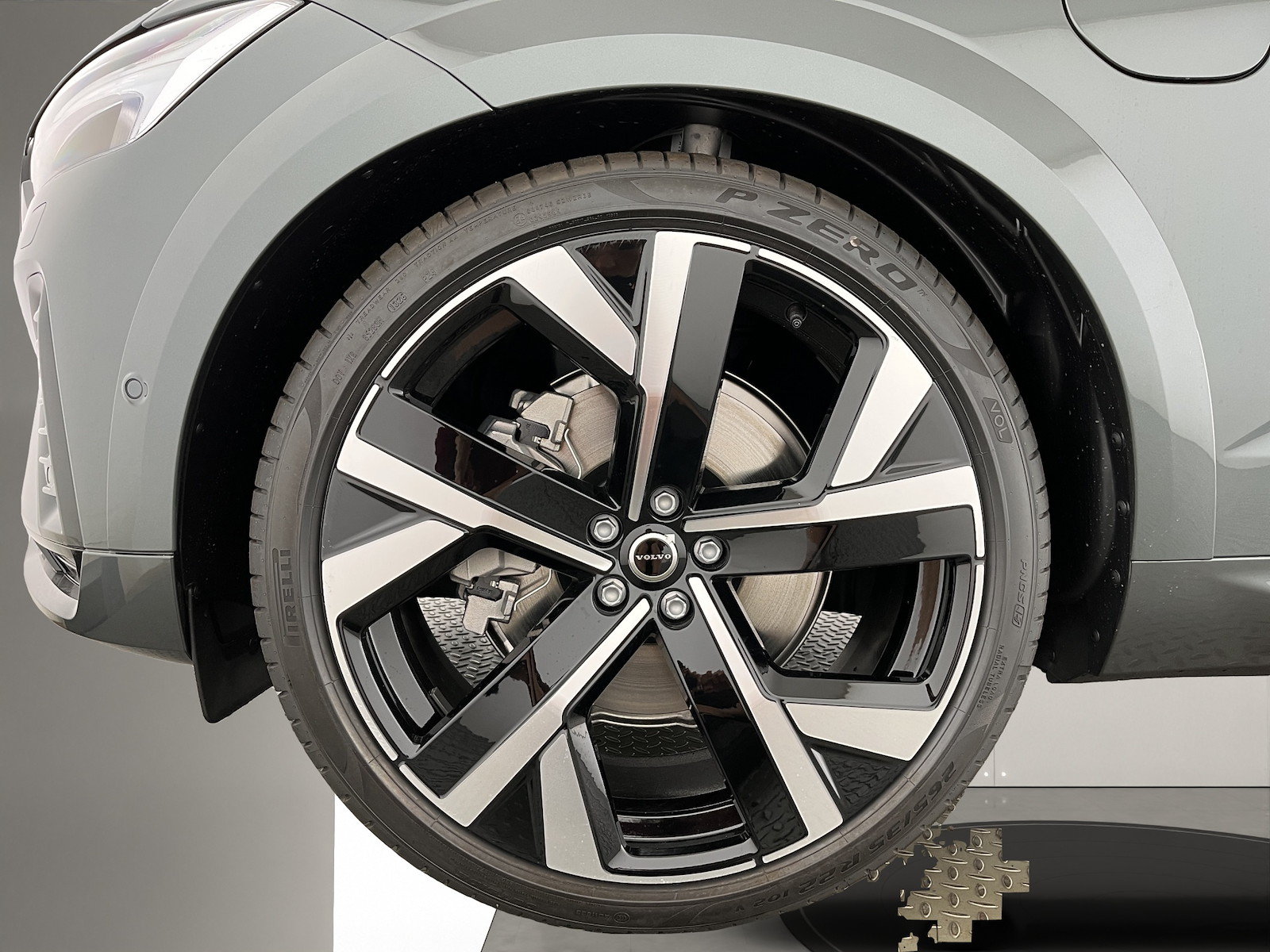 VOLVO XC60 2.0 T8 TE Ultra Dark eAWD, Hybride Rechargeable Essence/Électricité, Voiture nouvelle, Automatique - 7