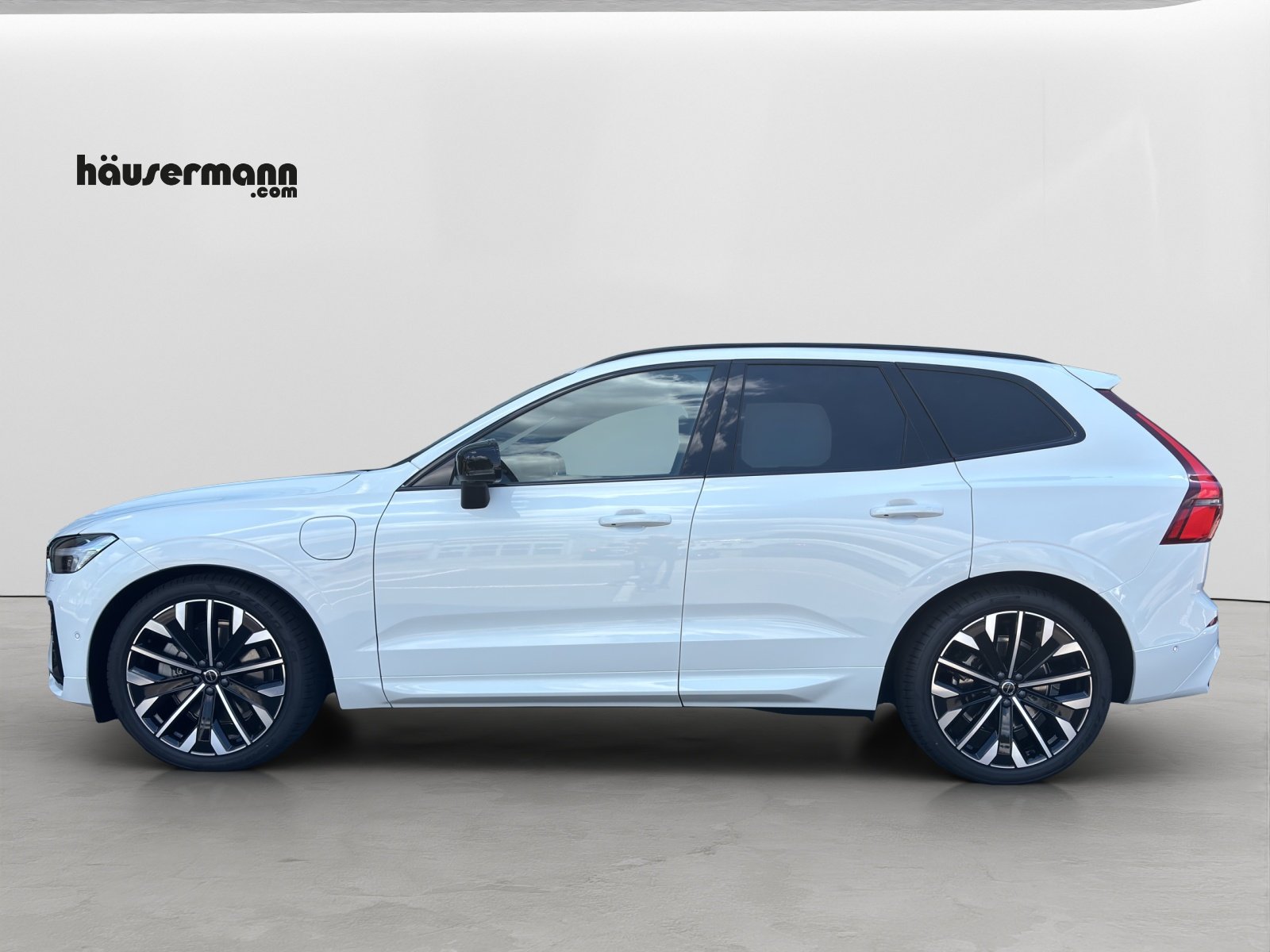 VOLVO XC60 2.0 T8 TE Ultra Dark eAWD, Plug-in-Hybrid Petrol/Electric, New car, Automatic - 2
