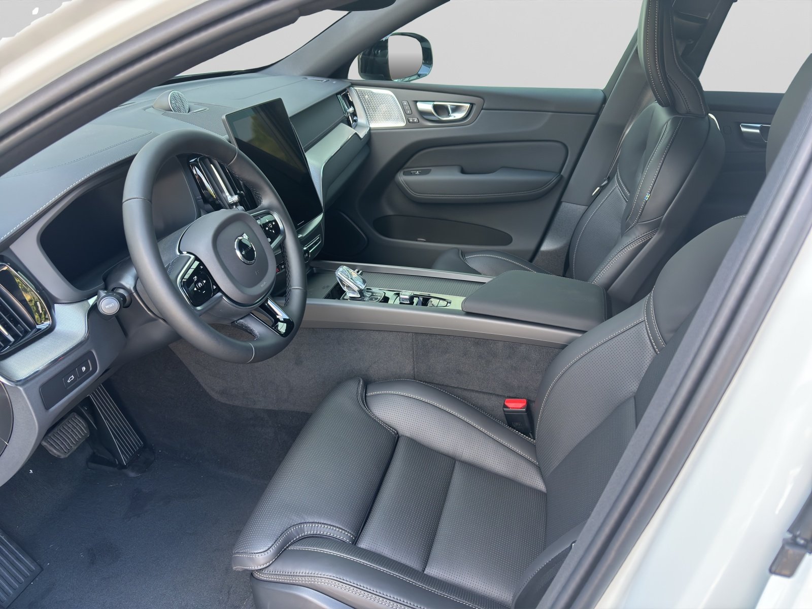 VOLVO XC60 2.0 T8 TE Ultra Dark eAWD, Plug-in-Hybrid Petrol/Electric, New car, Automatic - 4