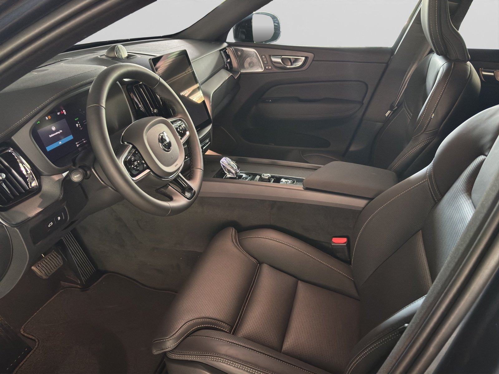 VOLVO XC60 2.0 T8 TE Ultra Dark eAWD, Plug-in-Hybrid Benzina/Elettrica, Auto nuove, Automatico - 4
