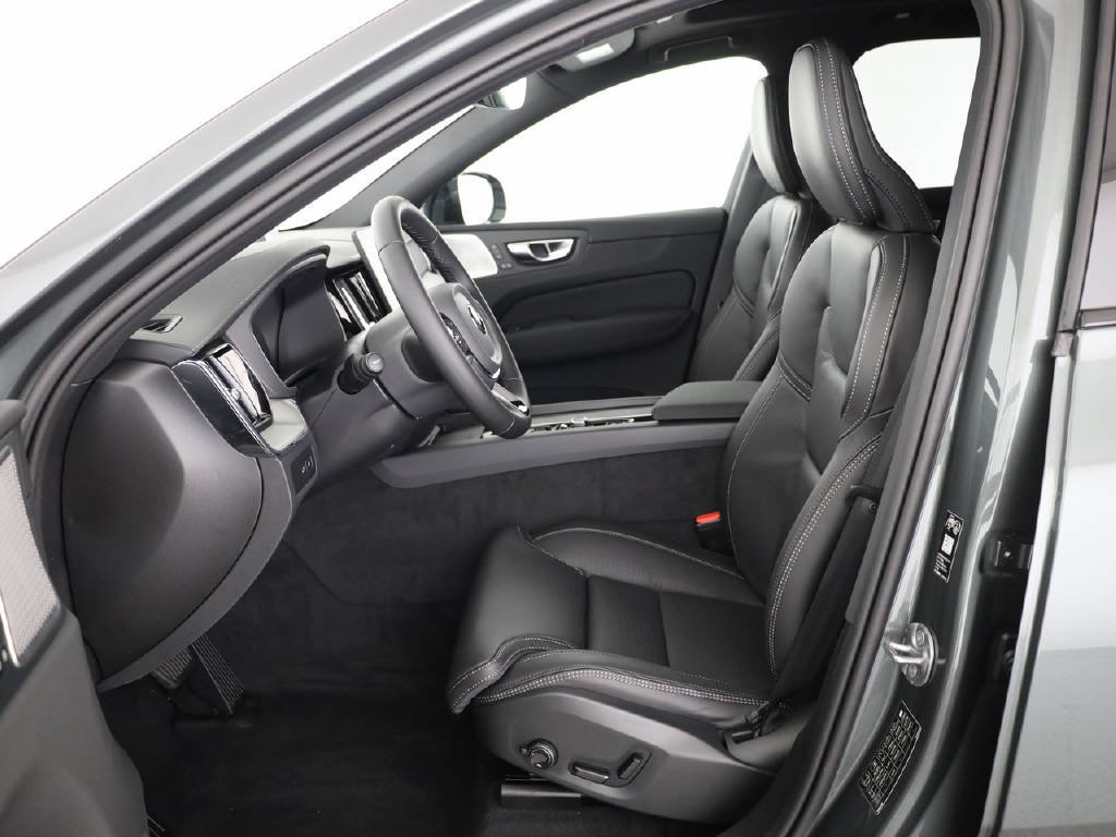 VOLVO XC60 2.0 T8 TE Ultra Dark eAWD, Hybride Rechargeable Essence/Électricité, Voiture nouvelle, Automatique - 2