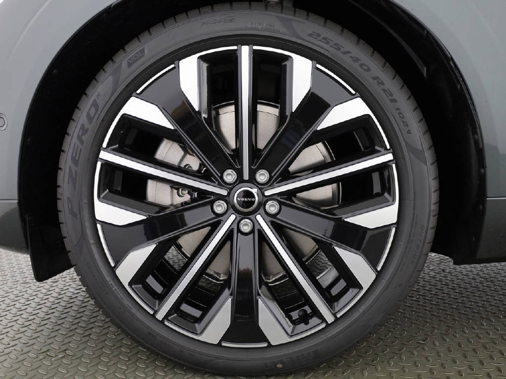 VOLVO XC60 2.0 T8 TE Ultra Dark eAWD, Hybride Rechargeable Essence/Électricité, Voiture nouvelle, Automatique - 5