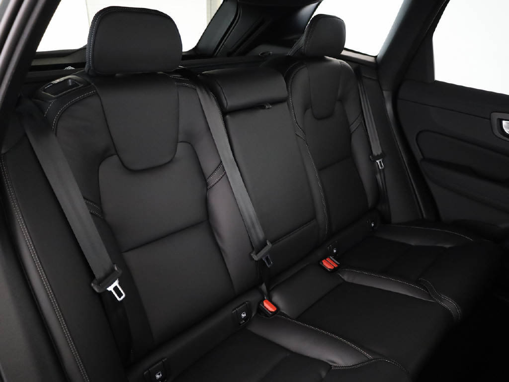 VOLVO XC60 2.0 T8 TE Ultra Dark eAWD, Hybride Rechargeable Essence/Électricité, Voiture nouvelle, Automatique - 6