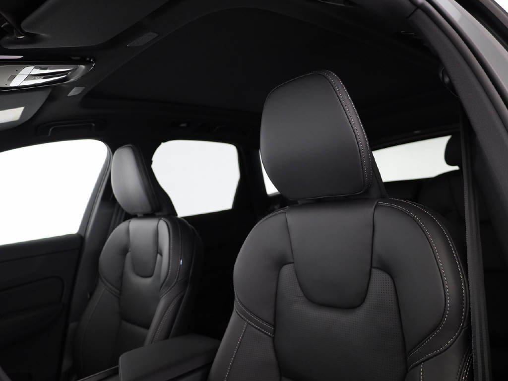 VOLVO XC60 2.0 T8 TE Ultra Dark eAWD, Hybride Rechargeable Essence/Électricité, Voiture nouvelle, Automatique - 7