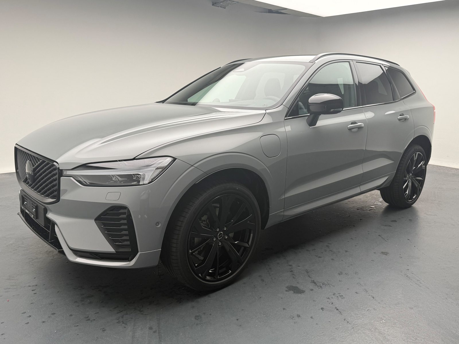 VOLVO XC60 2.0 T6 TE Black Edition eAWD, Plug-in-Hybrid Benzin/Elektro, Neuwagen, Automatik - 2