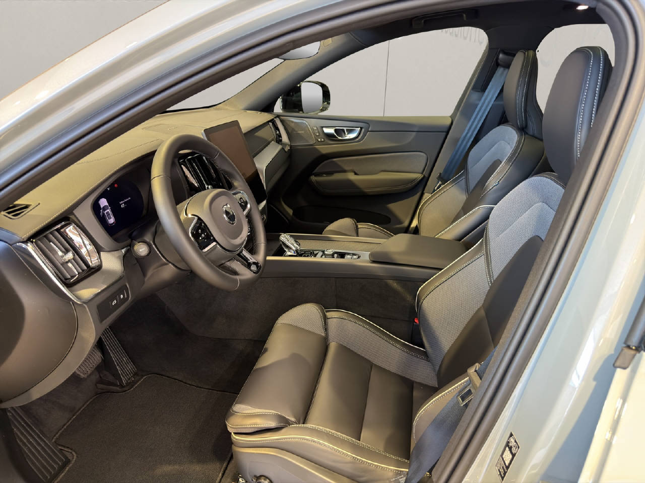 VOLVO XC60 2.0 T8 TE Black Edition eAWD, Plug-in-Hybrid Petrol/Electric, New car, Automatic - 5