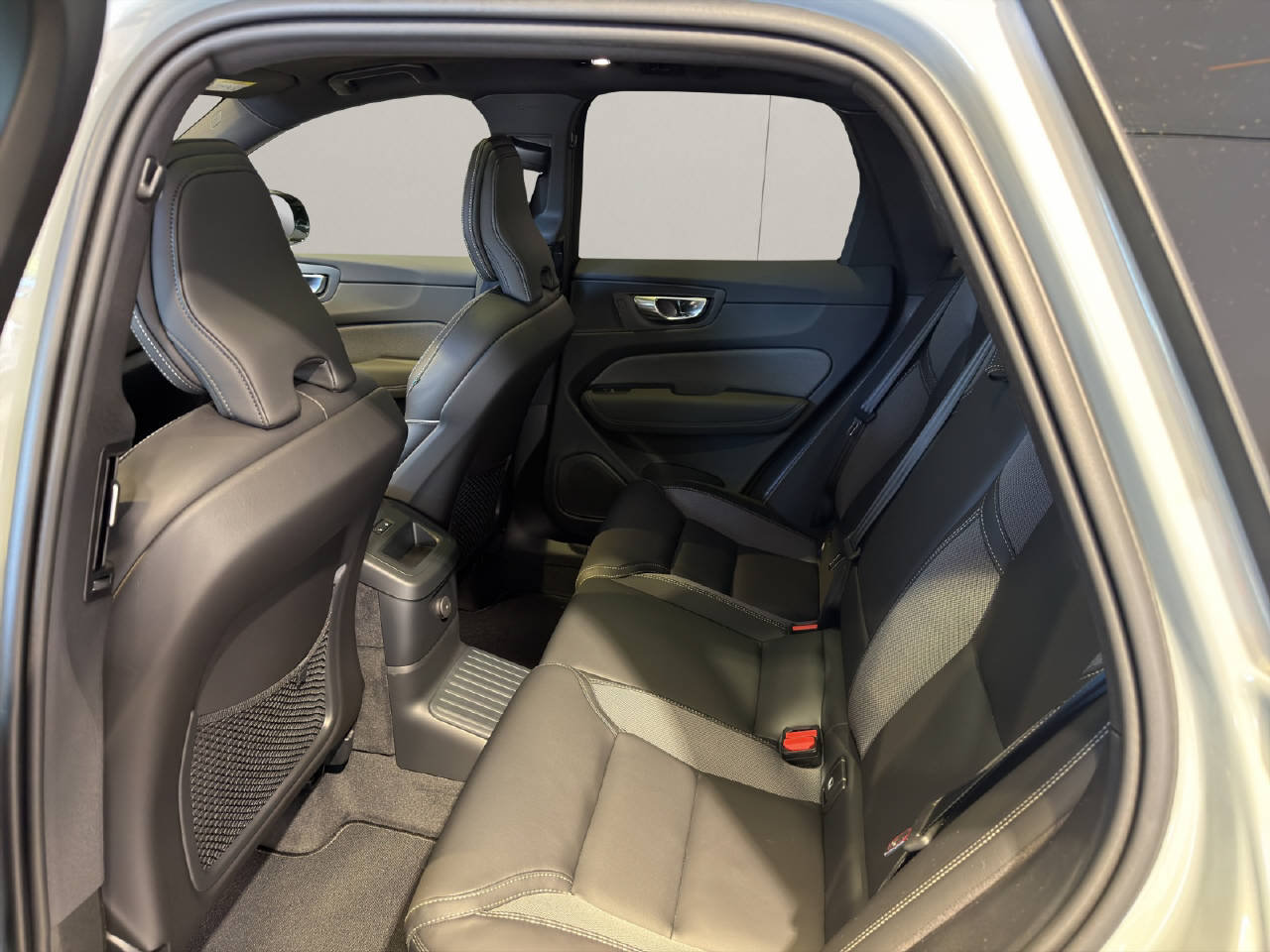 VOLVO XC60 2.0 T8 TE Black Edition eAWD, Plug-in-Hybrid Petrol/Electric, New car, Automatic - 6