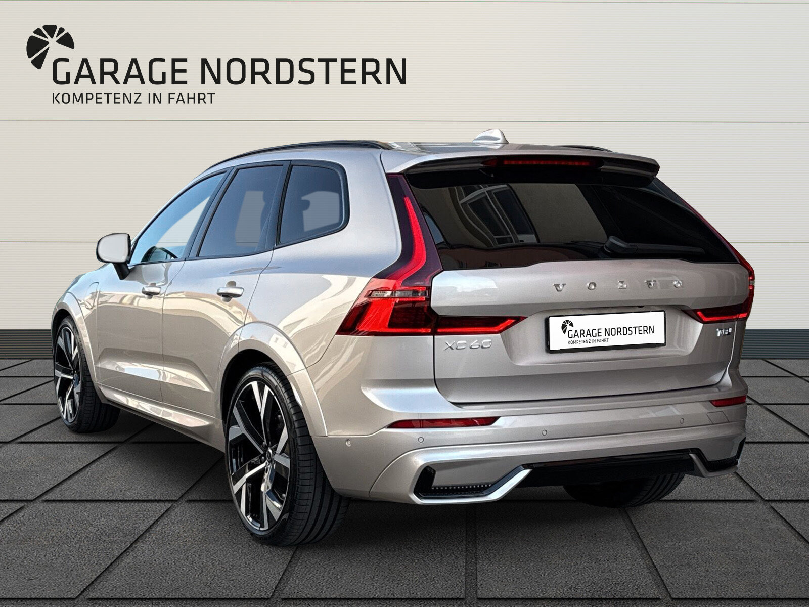 VOLVO XC60 2.0 T8 TE Ultra Dark eAWD, Hybride Rechargeable Essence/Électricité, Voiture nouvelle, Automatique - 3