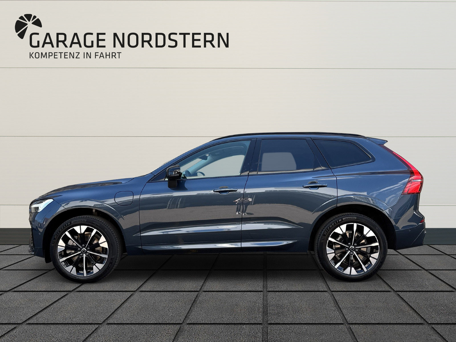 VOLVO XC60 2.0 T6 TE Ultra Dark eAWD, Plug-in-Hybrid Benzina/Elettrica, Auto nuove, Automatico - 2