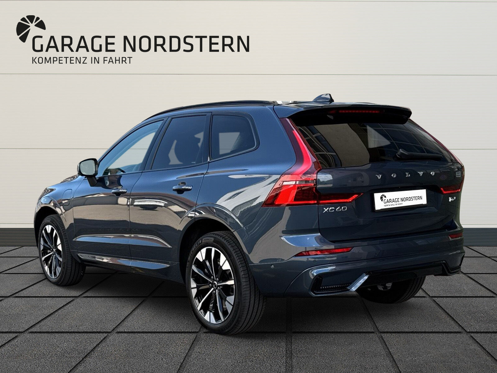 VOLVO XC60 2.0 T6 TE Ultra Dark eAWD, Plug-in-Hybrid Benzina/Elettrica, Auto nuove, Automatico - 3