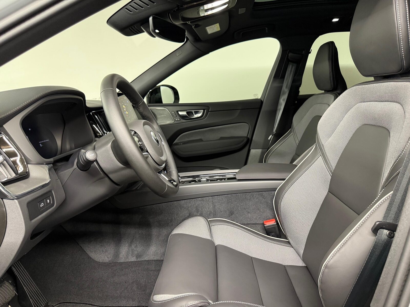 VOLVO XC60 2.0 T6 TE Black Edition eAWD, Plug-in-Hybrid Benzin/Elektro, Neuwagen, Automatik - 5