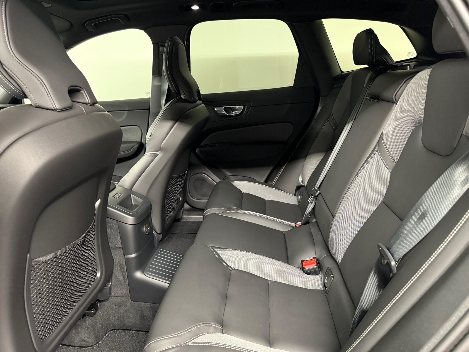 VOLVO XC60 2.0 T6 TE Black Edition eAWD, Plug-in-Hybrid Benzin/Elektro, Neuwagen, Automatik - 6