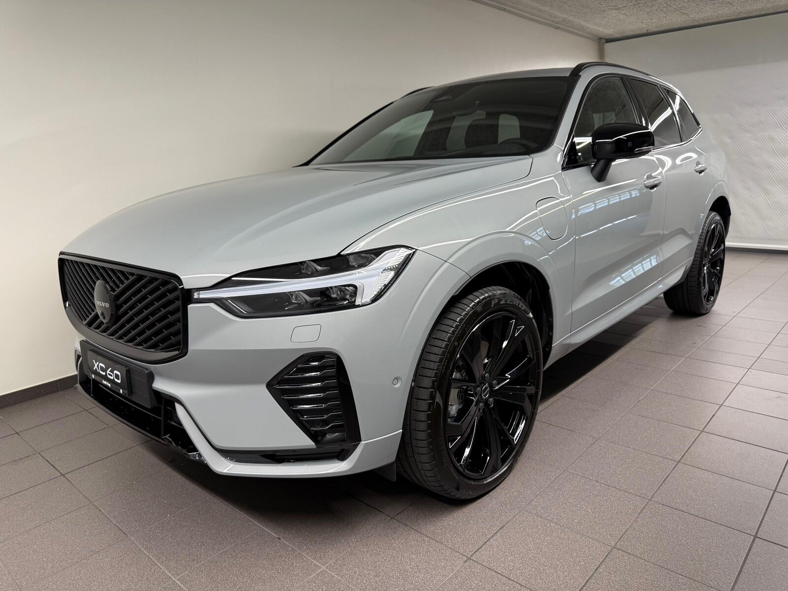VOLVO XC60 2.0 T8 TE Black Edition eAWD, Plug-in-Hybrid Petrol/Electric, New car, Automatic - 2