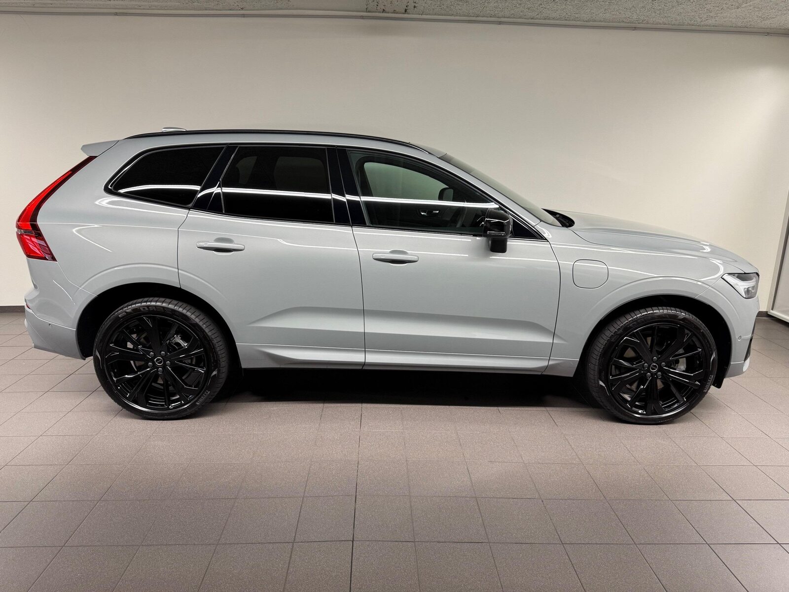 VOLVO XC60 2.0 T8 TE Black Edition eAWD, Plug-in-Hybrid Petrol/Electric, New car, Automatic - 3