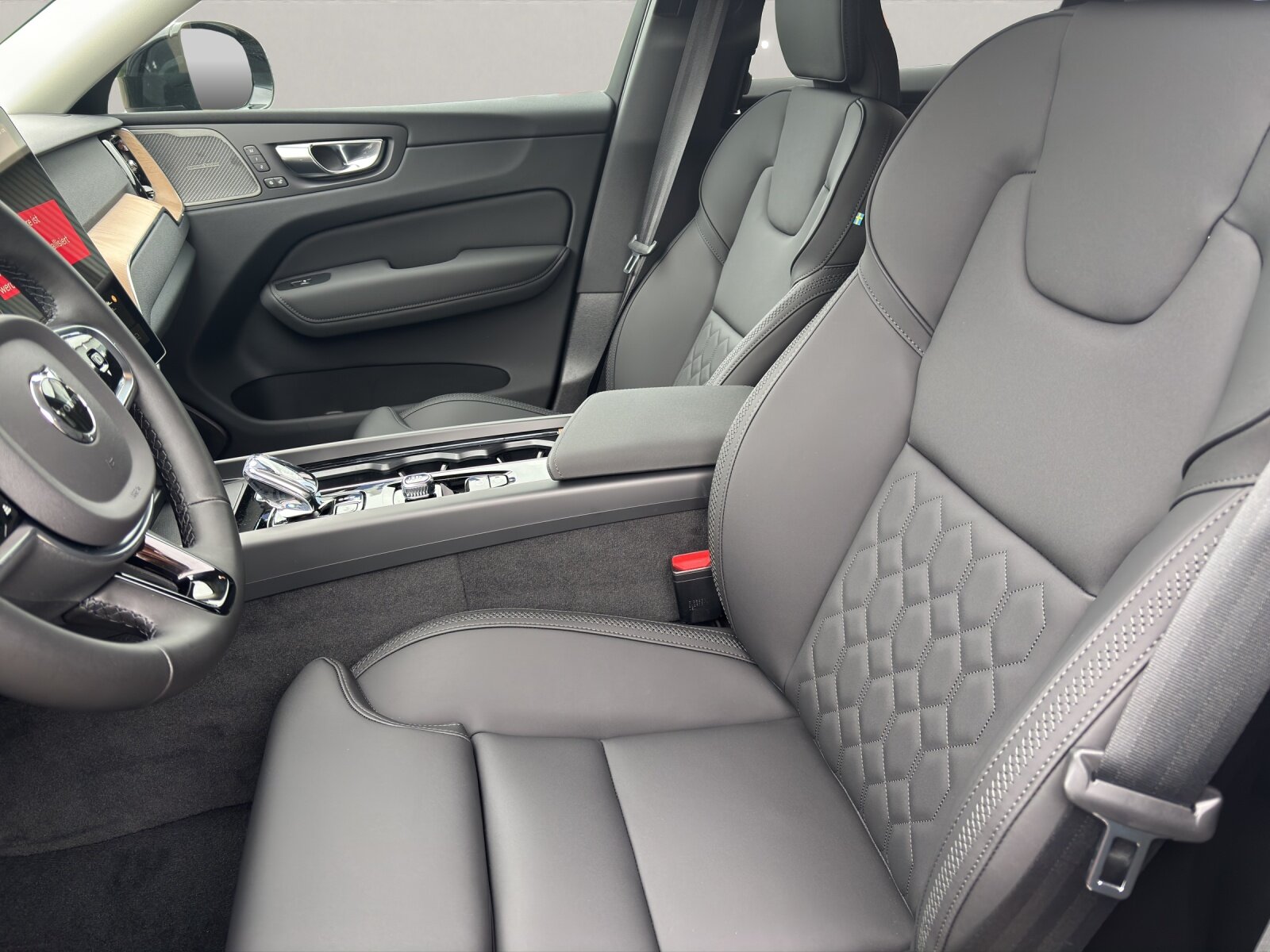 VOLVO XC60 2.0 T6 TE Plus Dark eAWD, Plug-in-Hybrid Petrol/Electric, New car, Automatic - 6