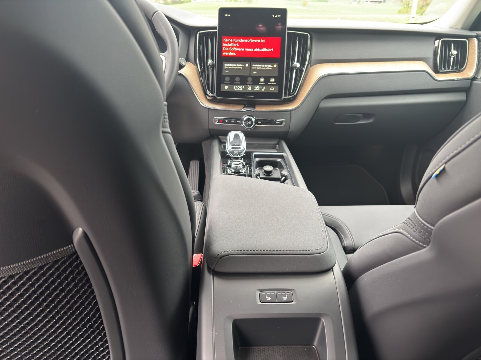 VOLVO XC60 2.0 T6 TE Plus Dark eAWD, Plug-in-Hybrid Petrol/Electric, New car, Automatic - 7