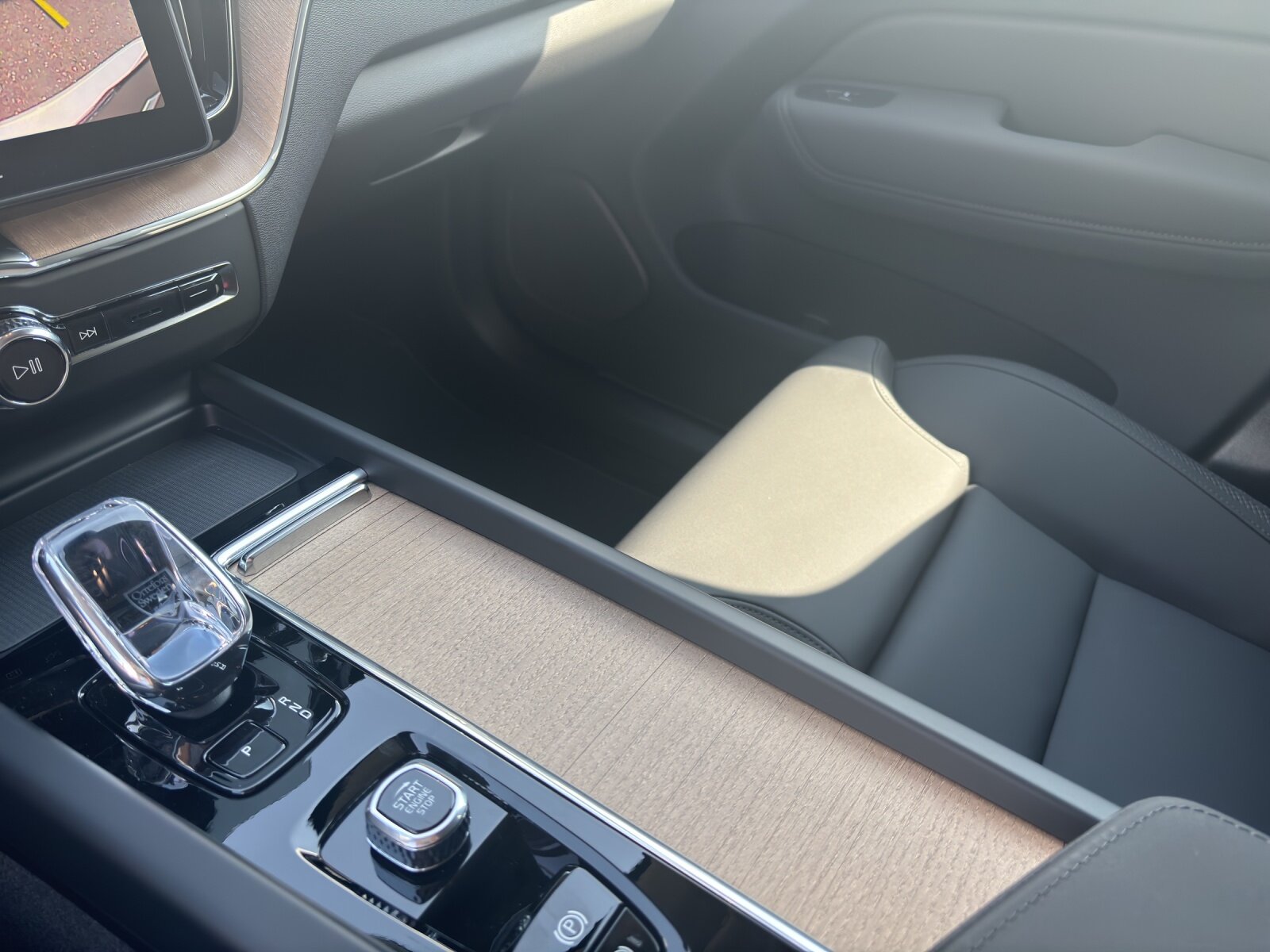 VOLVO XC60 2.0 T6 TE Plus Dark eAWD, Plug-in-Hybrid Petrol/Electric, New car, Automatic - 7