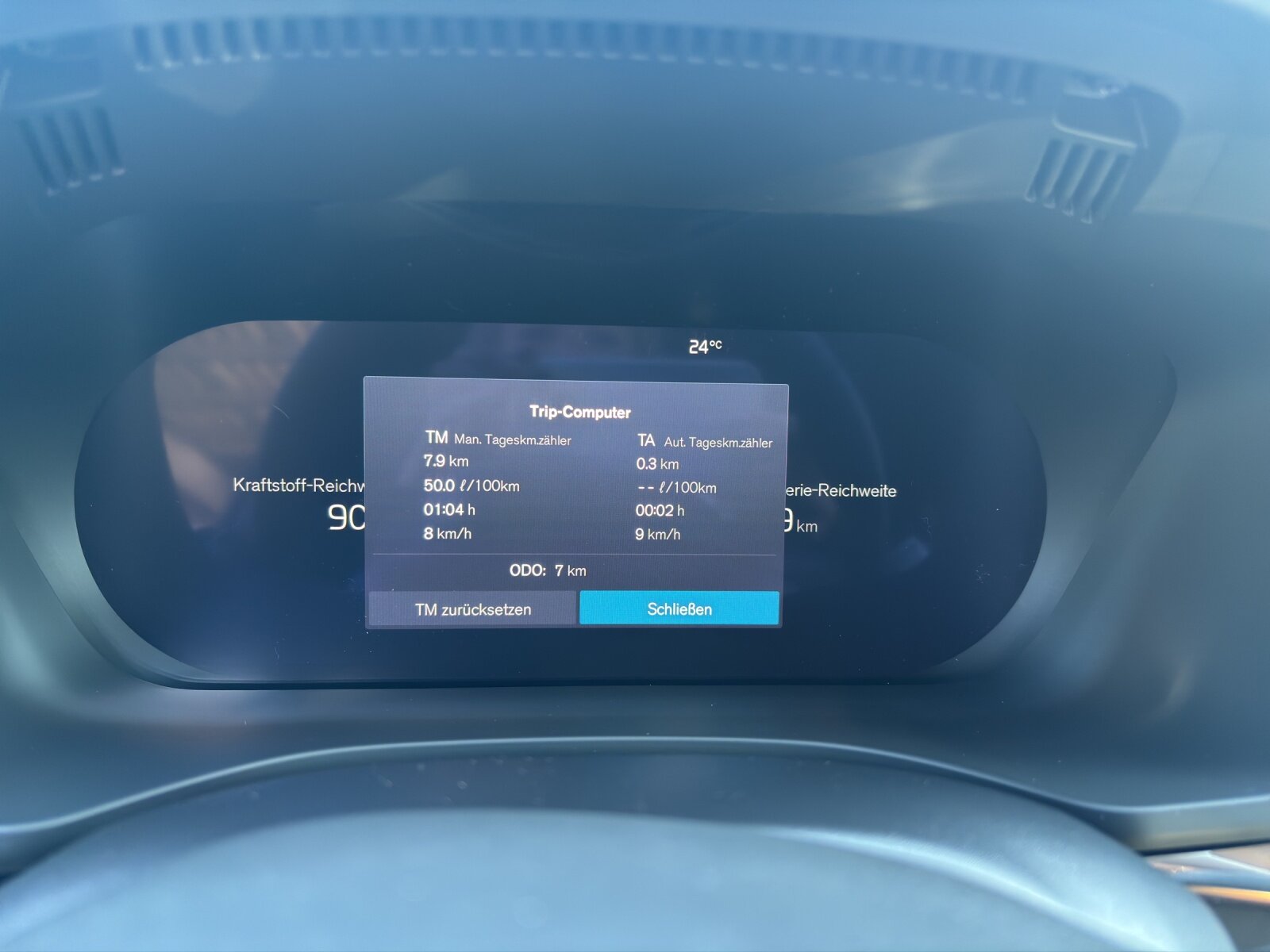 VOLVO XC60 2.0 T8 TE Ultra Dark eAWD, Plug-in-Hybrid Petrol/Electric, New car, Automatic - 4