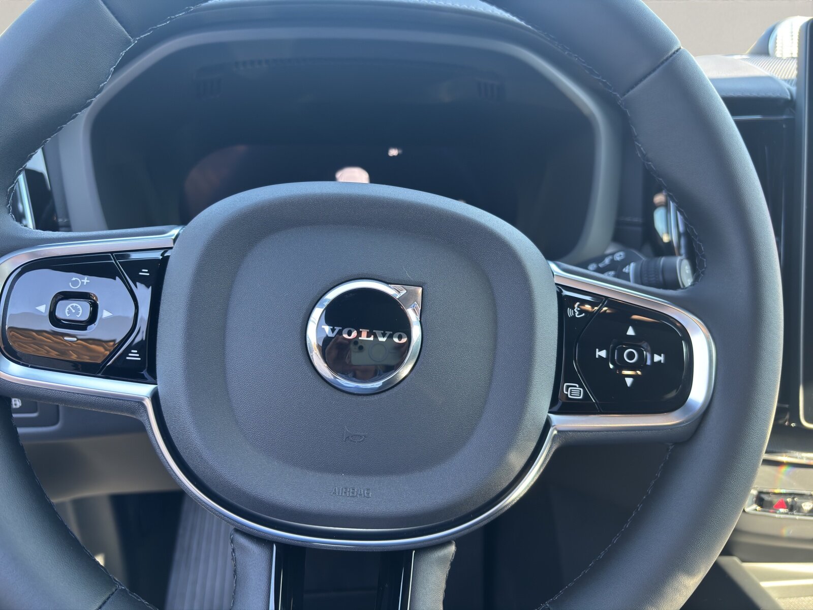 VOLVO XC60 2.0 T8 TE Ultra Dark eAWD, Plug-in-Hybrid Petrol/Electric, New car, Automatic - 6