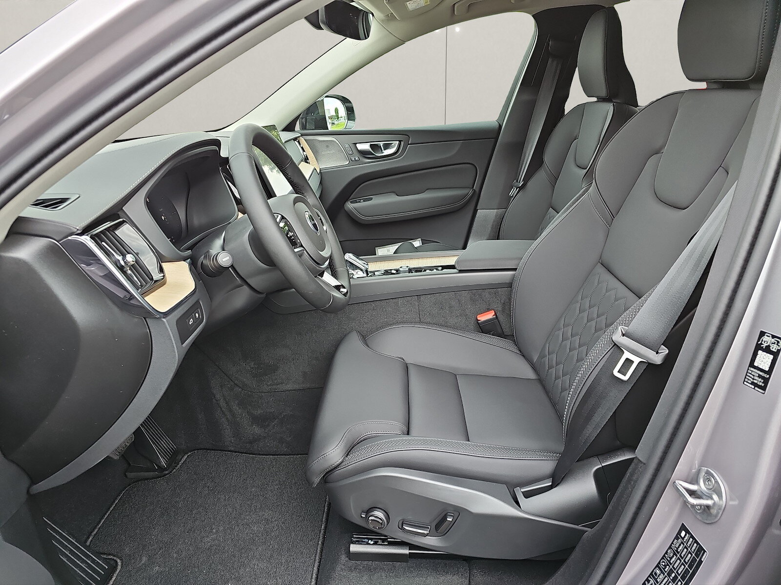 VOLVO XC60 2.0 T8 TE Ultra Dark eAWD, Plug-in-Hybrid Benzin/Elektro, Neuwagen, Automatik - 6