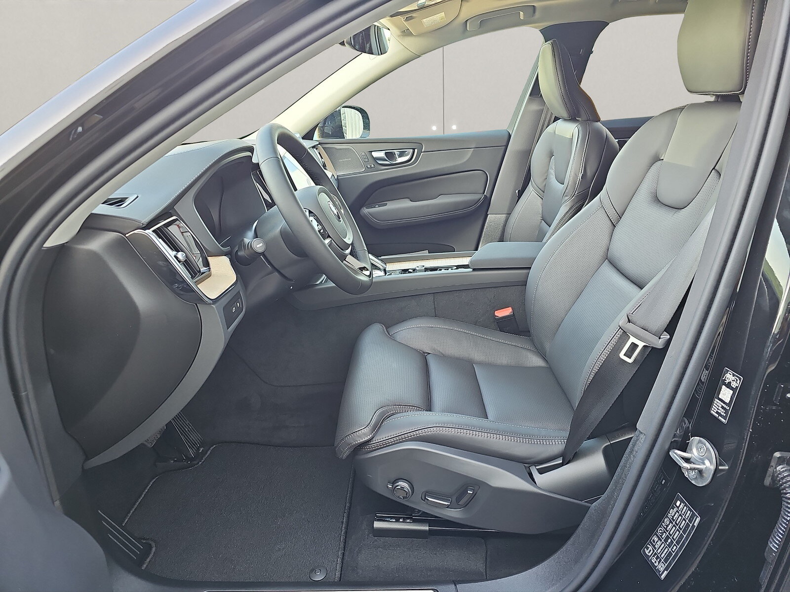 VOLVO XC60 2.0 T8 TE Ultra Dark eAWD, Plug-in-Hybrid Benzin/Elektro, Neuwagen, Automatik - 6