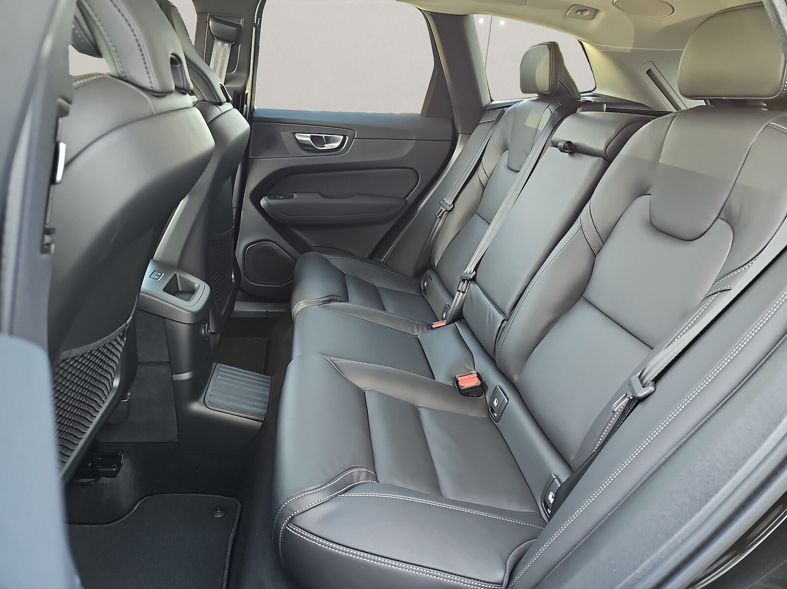 VOLVO XC60 2.0 T8 TE Ultra Dark eAWD, Plug-in-Hybrid Benzin/Elektro, Neuwagen, Automatik - 7