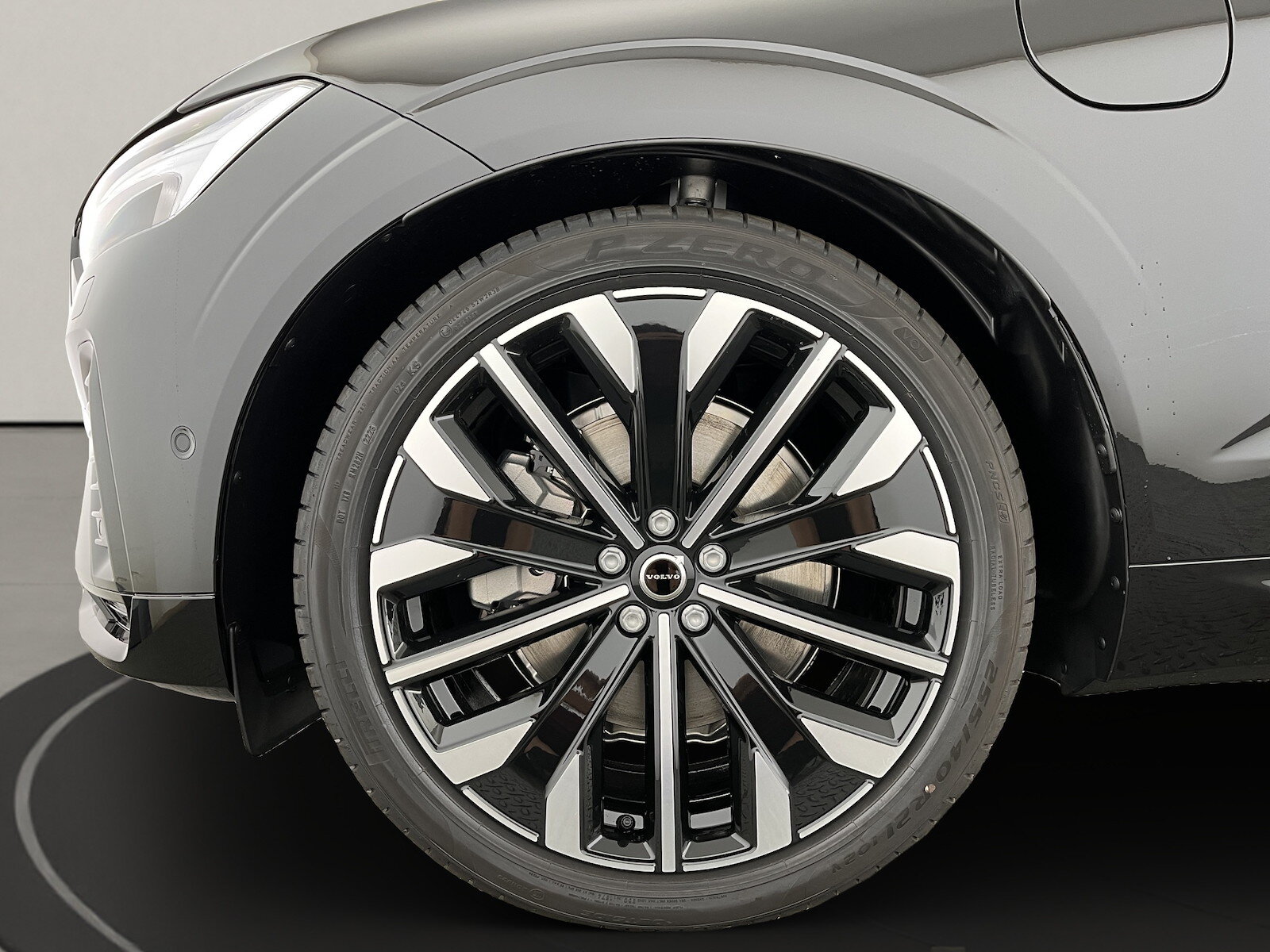 VOLVO XC60 2.0 T8 TE Ultra Dark eAWD, Hybride Rechargeable Essence/Électricité, Voiture nouvelle, Automatique - 7