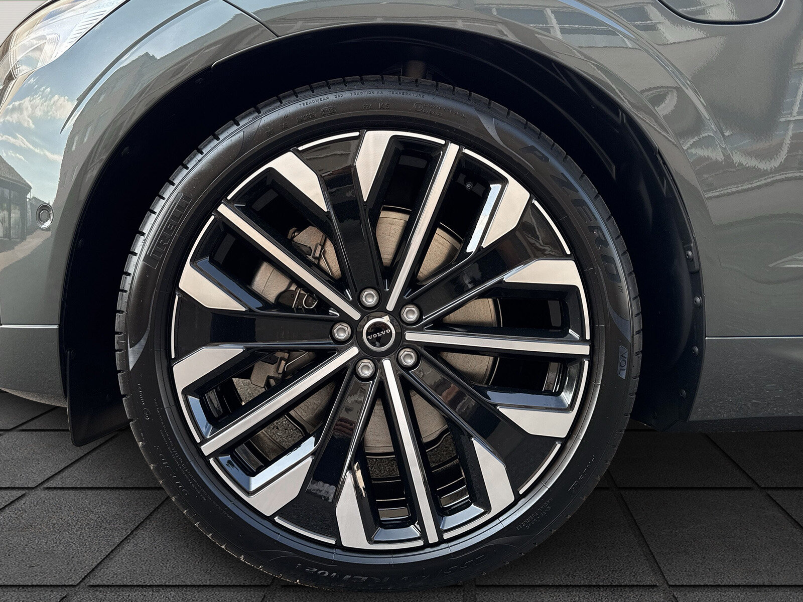 VOLVO XC60 2.0 T6 TE Ultra Dark eAWD, Plug-in-Hybrid Petrol/Electric, New car, Automatic - 6
