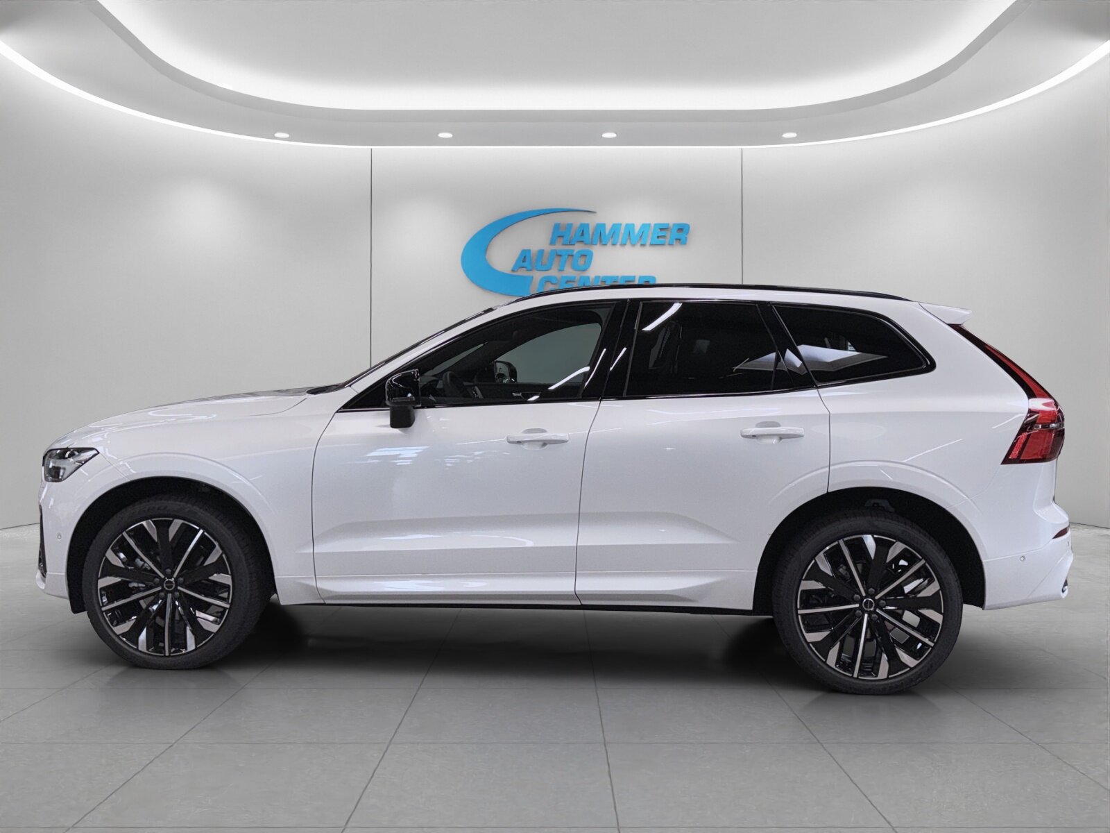 VOLVO XC60 2.0 B5 MH Ultra Dark AWD, Mild-Hybrid Petrol/Electric, New car, Automatic - 2