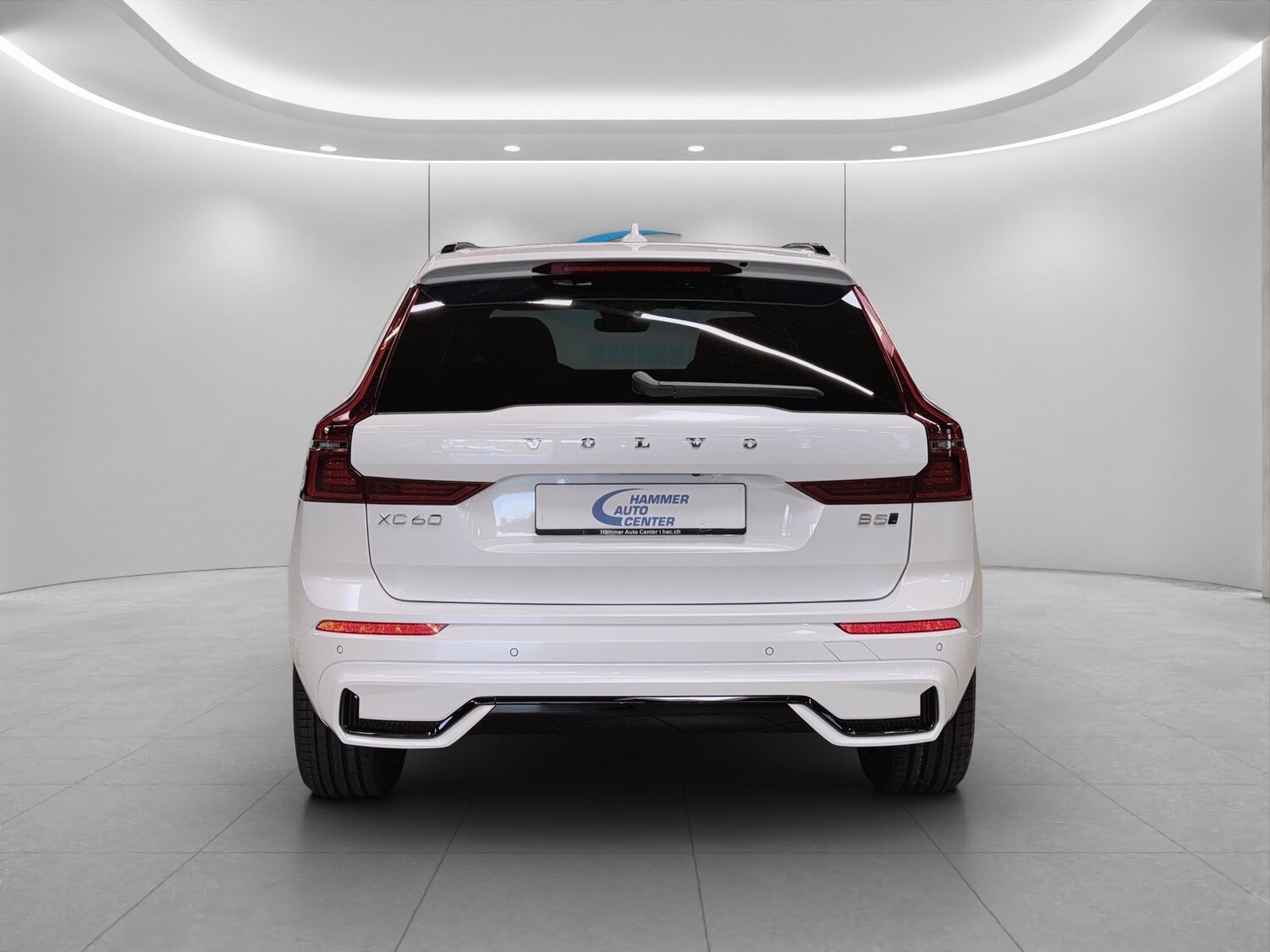 VOLVO XC60 2.0 B5 MH Ultra Dark AWD, Mild-Hybrid Petrol/Electric, New car, Automatic - 4