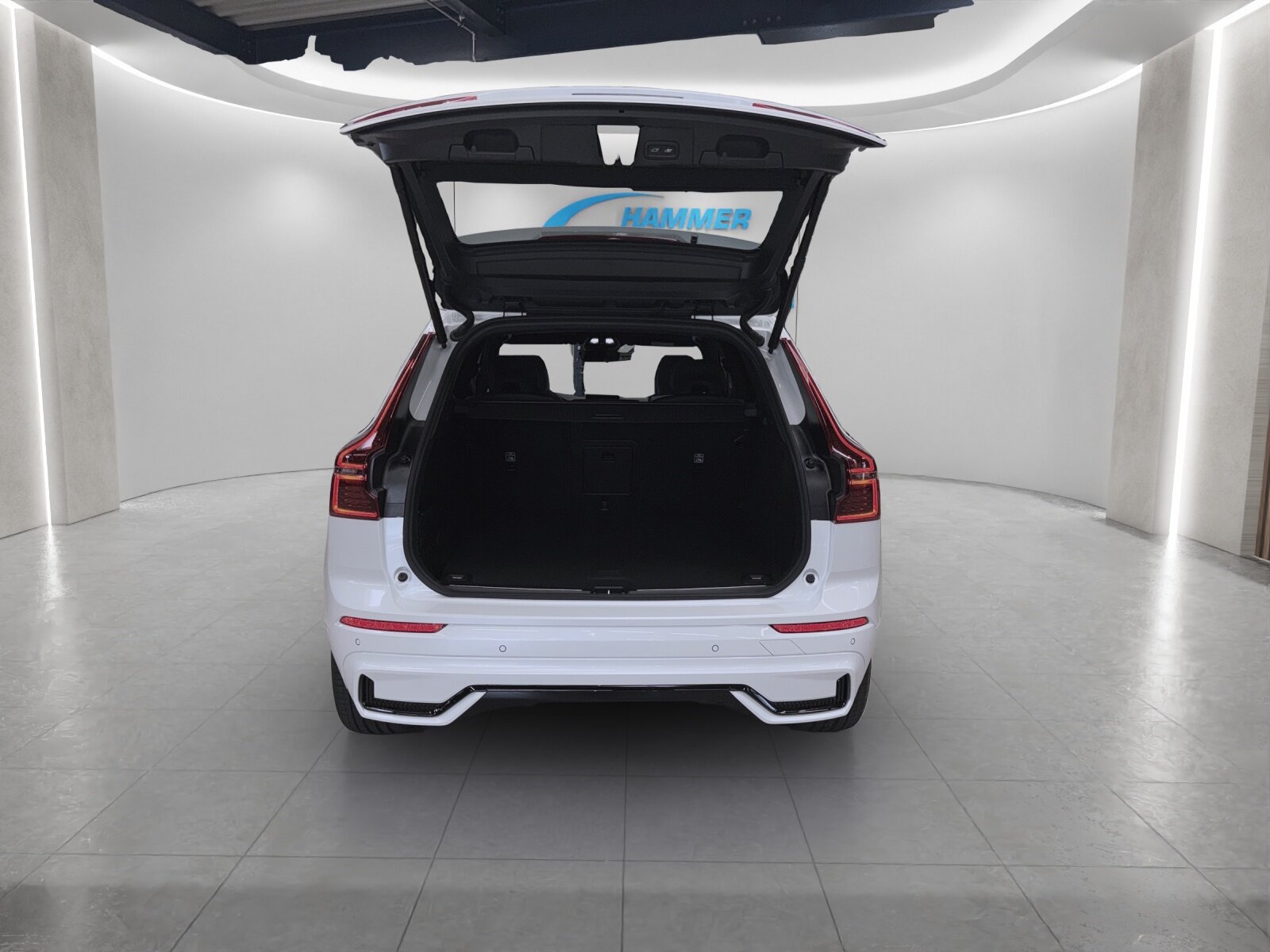 VOLVO XC60 2.0 B5 MH Ultra Dark AWD, Mild-Hybrid Petrol/Electric, New car, Automatic - 5