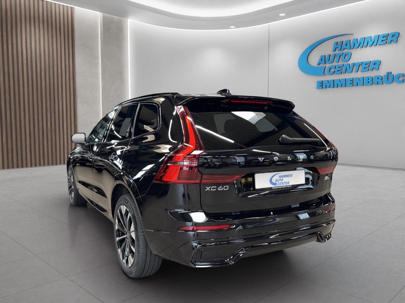 VOLVO XC60 2.0 B5 MH Plus Dark AWD, Mild-Hybrid Benzin/Elektro, Neuwagen, Automatik - 3