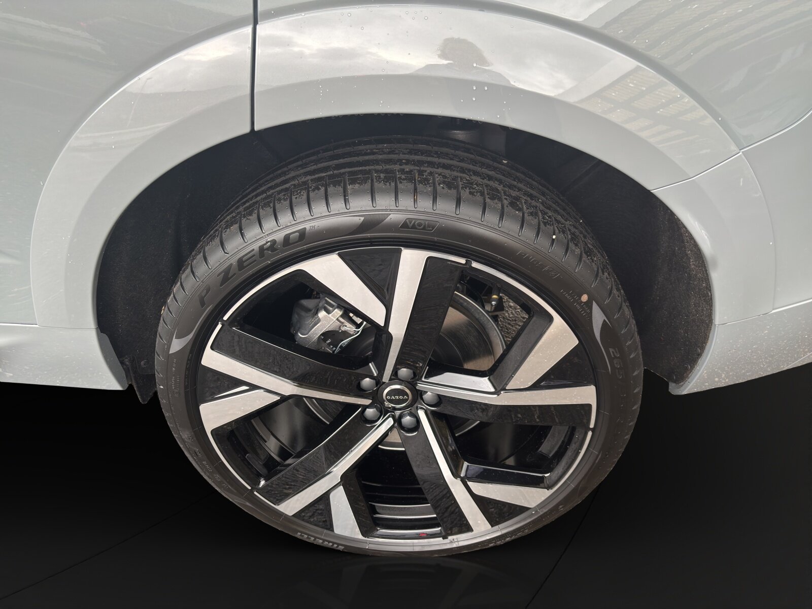 VOLVO XC60 2.0 T6 TE Ultra Dark eAWD, Plug-in-Hybrid Petrol/Electric, New car, Automatic - 4