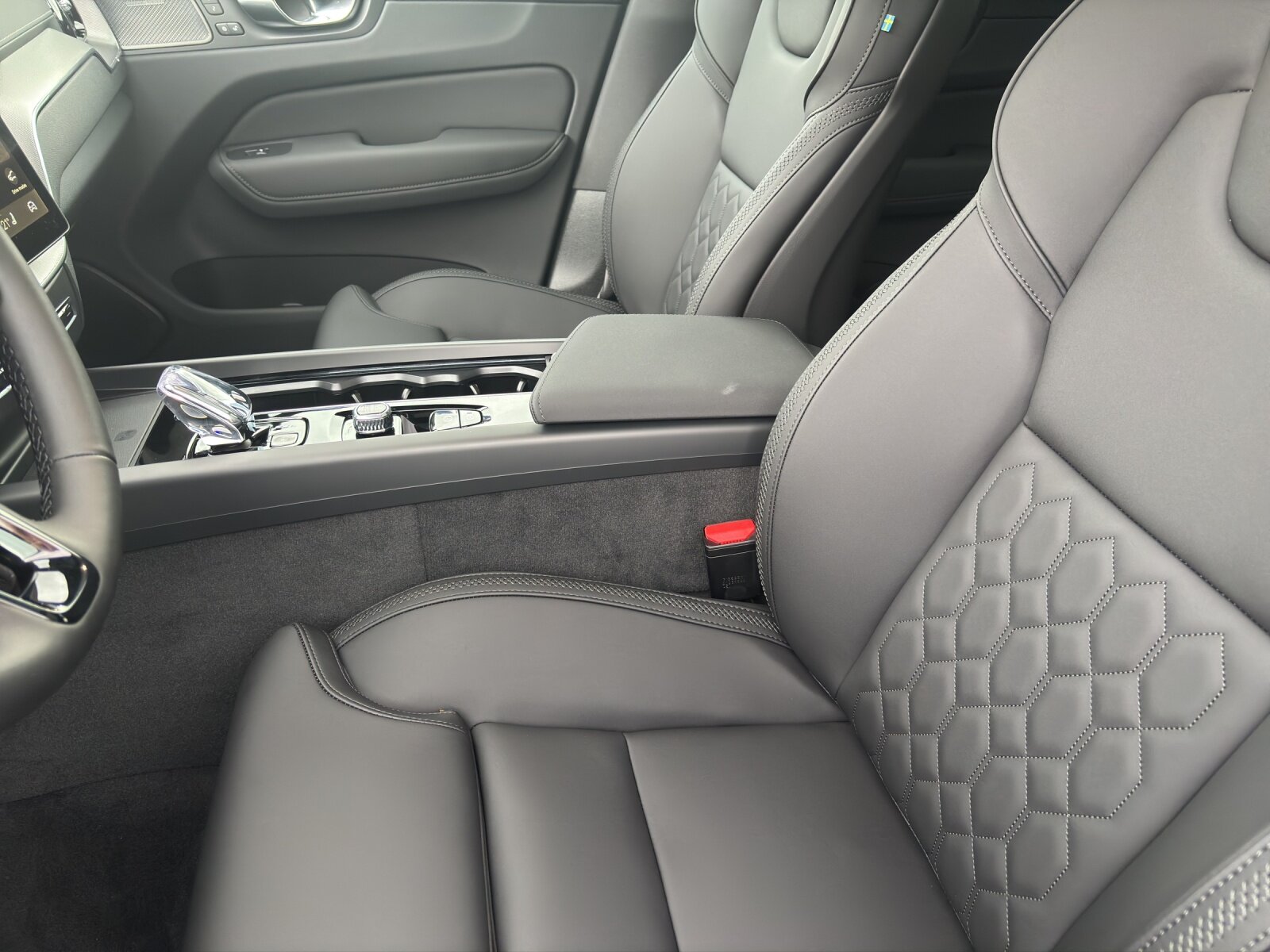 VOLVO XC60 2.0 T6 TE Ultra Dark eAWD, Plug-in-Hybrid Petrol/Electric, New car, Automatic - 7