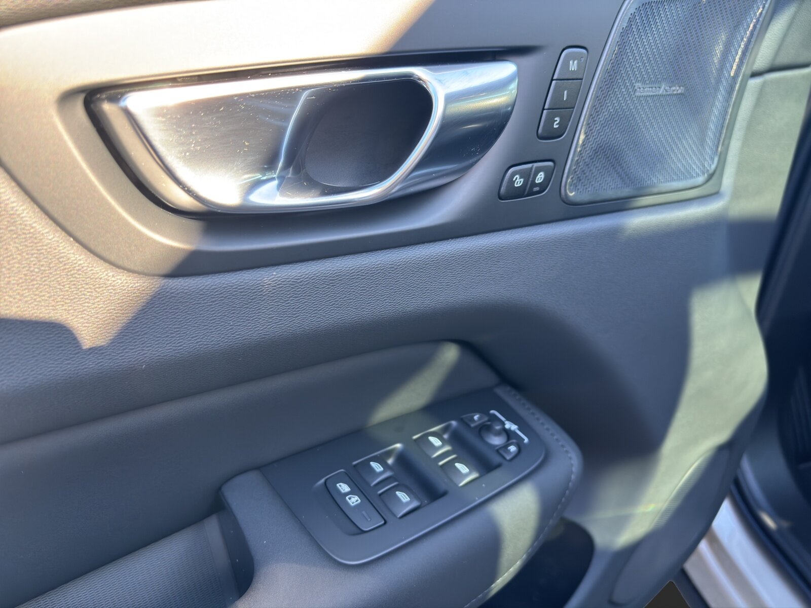 VOLVO XC60 2.0 T8 TE Ultra Dark eAWD, Plug-in-Hybrid Petrol/Electric, New car, Automatic - 6