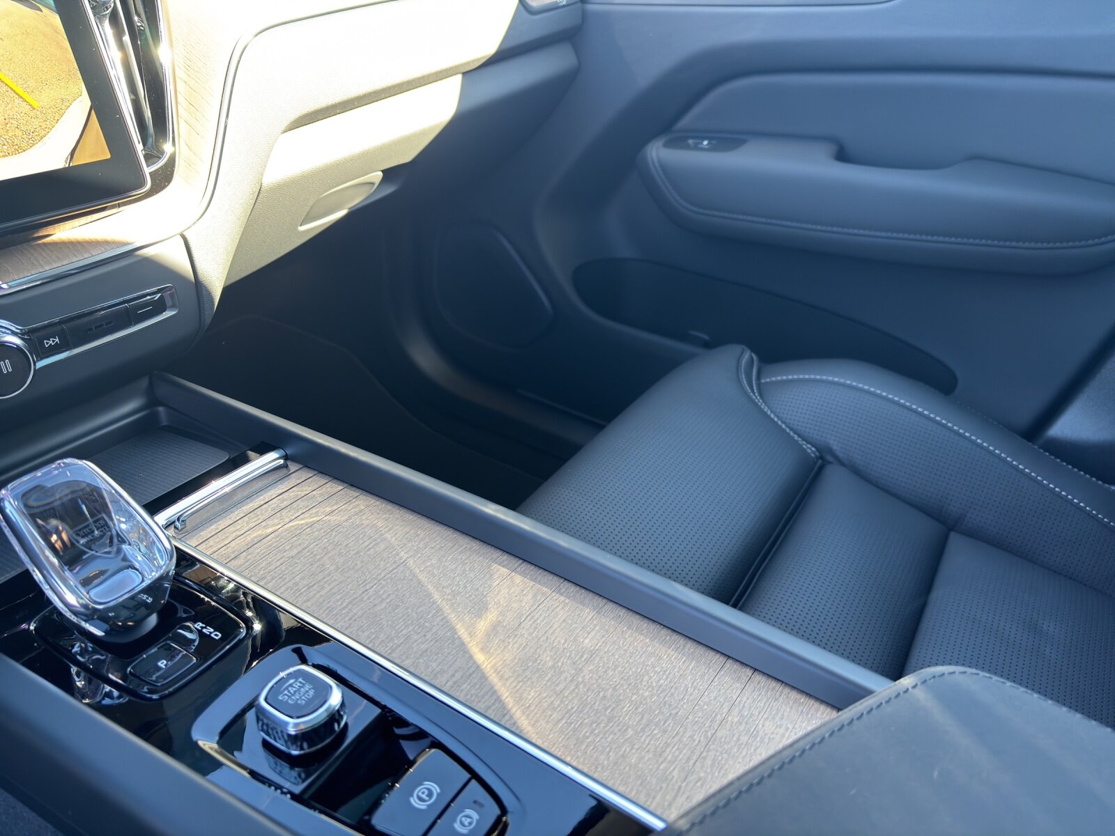 VOLVO XC60 2.0 T8 TE Ultra Dark eAWD, Plug-in-Hybrid Petrol/Electric, New car, Automatic - 7