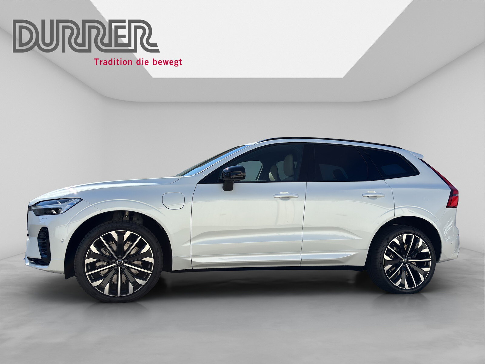 VOLVO XC60 2.0 T6 TE Ultra Dark eAWD, Hybride Rechargeable Essence/Électricité, Voiture nouvelle, Automatique - 2