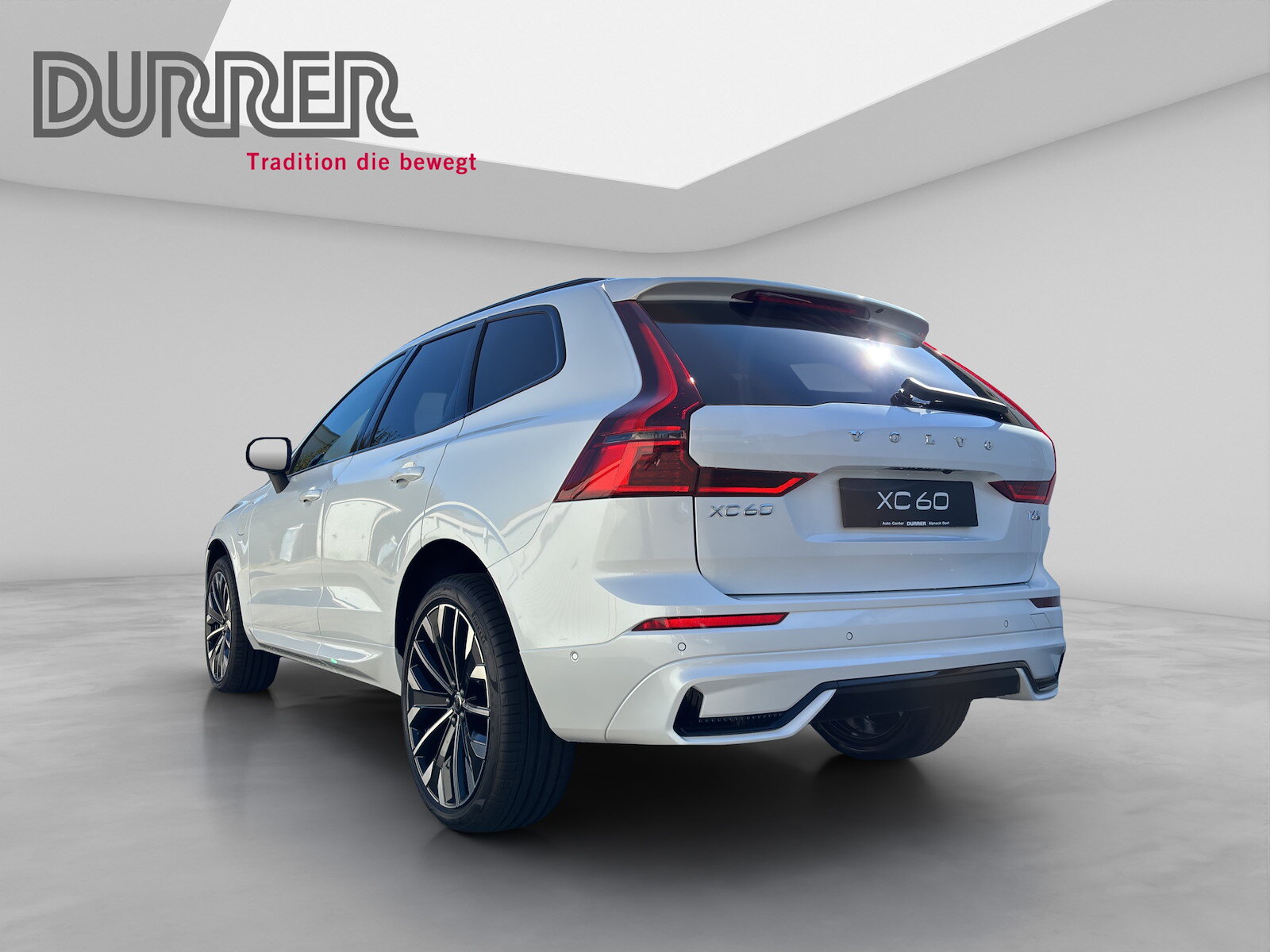 VOLVO XC60 2.0 T6 TE Ultra Dark eAWD, Hybride Rechargeable Essence/Électricité, Voiture nouvelle, Automatique - 3