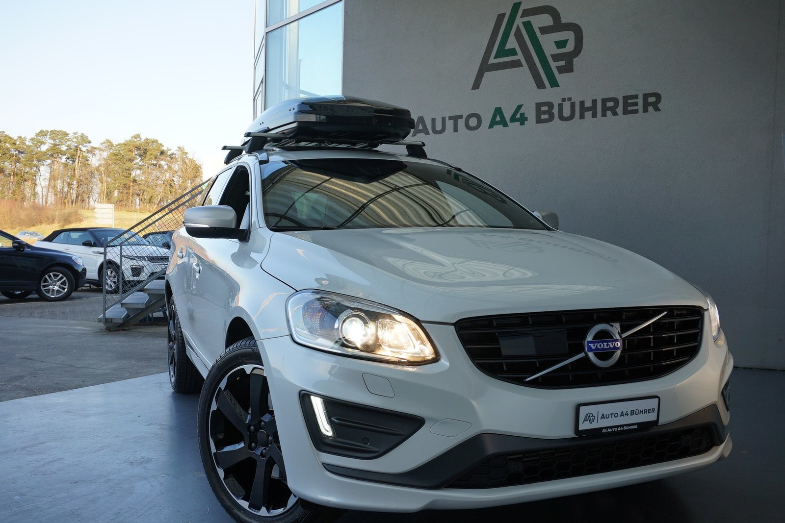 VOLVO XC60 T6 AWD Momentum R-Design Geartronic, Benzin, Occasion / Gebraucht, Automatik - 2