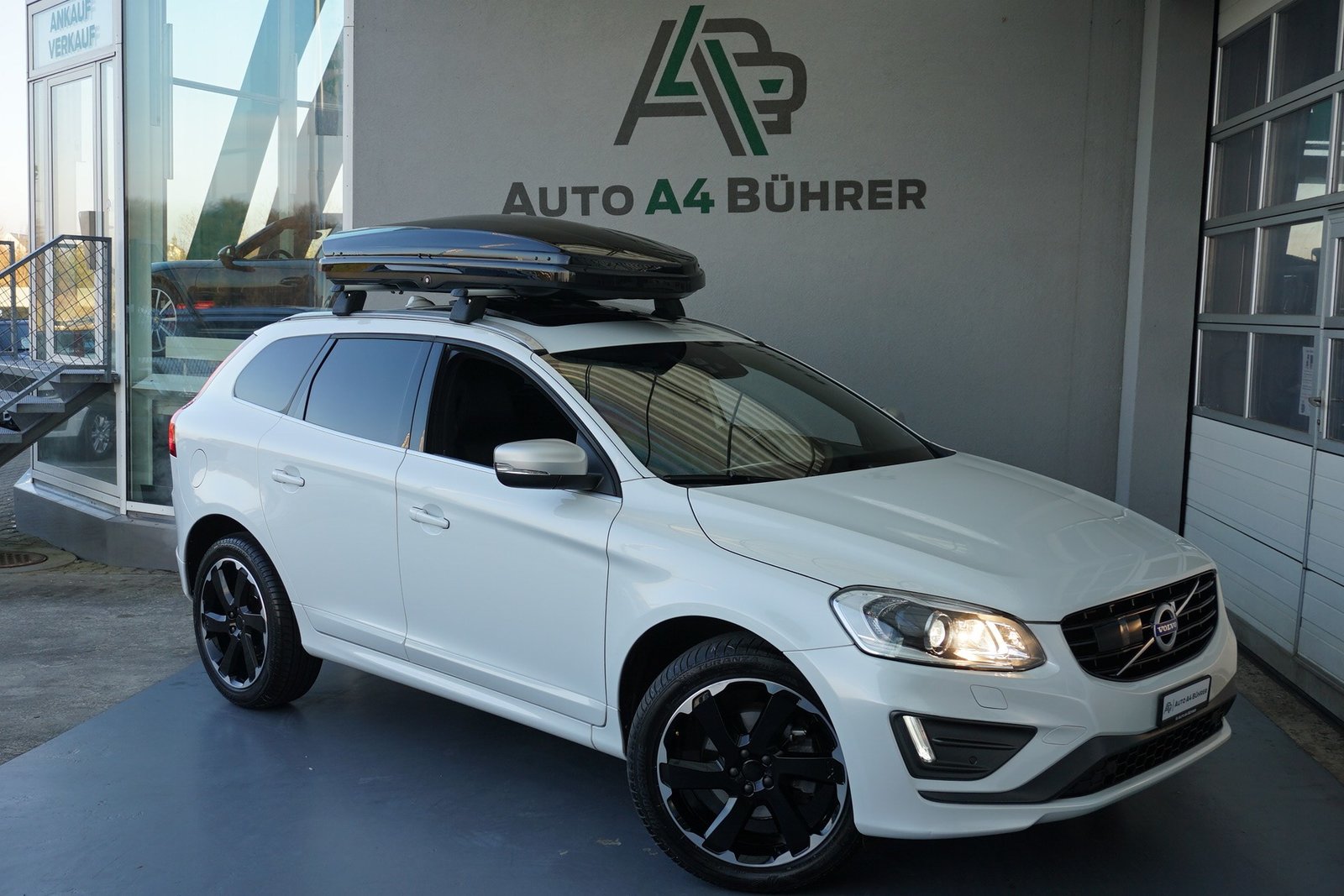 VOLVO XC60 T6 AWD Momentum R-Design Geartronic, Benzin, Occasion / Gebraucht, Automatik - 3
