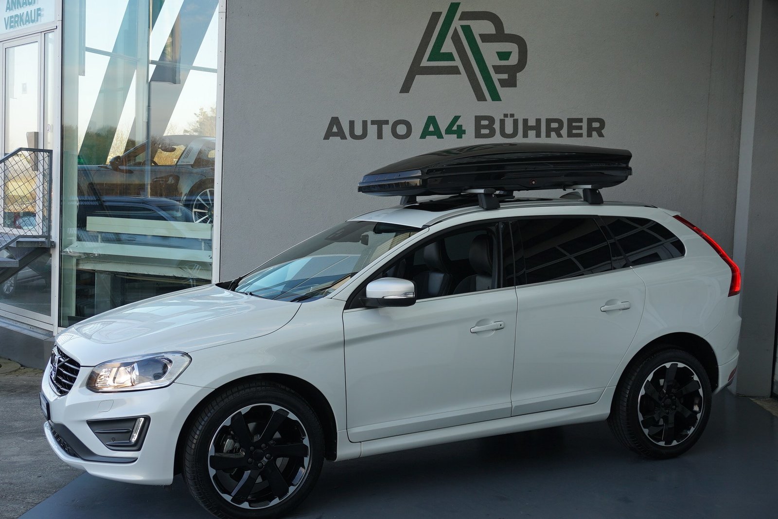 VOLVO XC60 T6 AWD Momentum R-Design Geartronic, Benzin, Occasion / Gebraucht, Automatik - 4