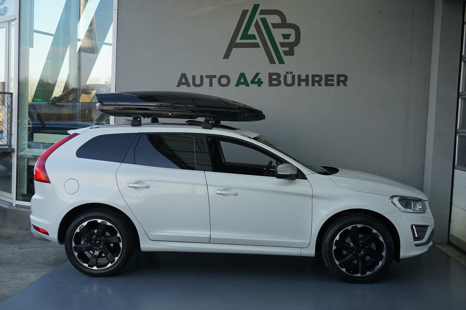 VOLVO XC60 T6 AWD Momentum R-Design Geartronic, Benzin, Occasion / Gebraucht, Automatik - 5