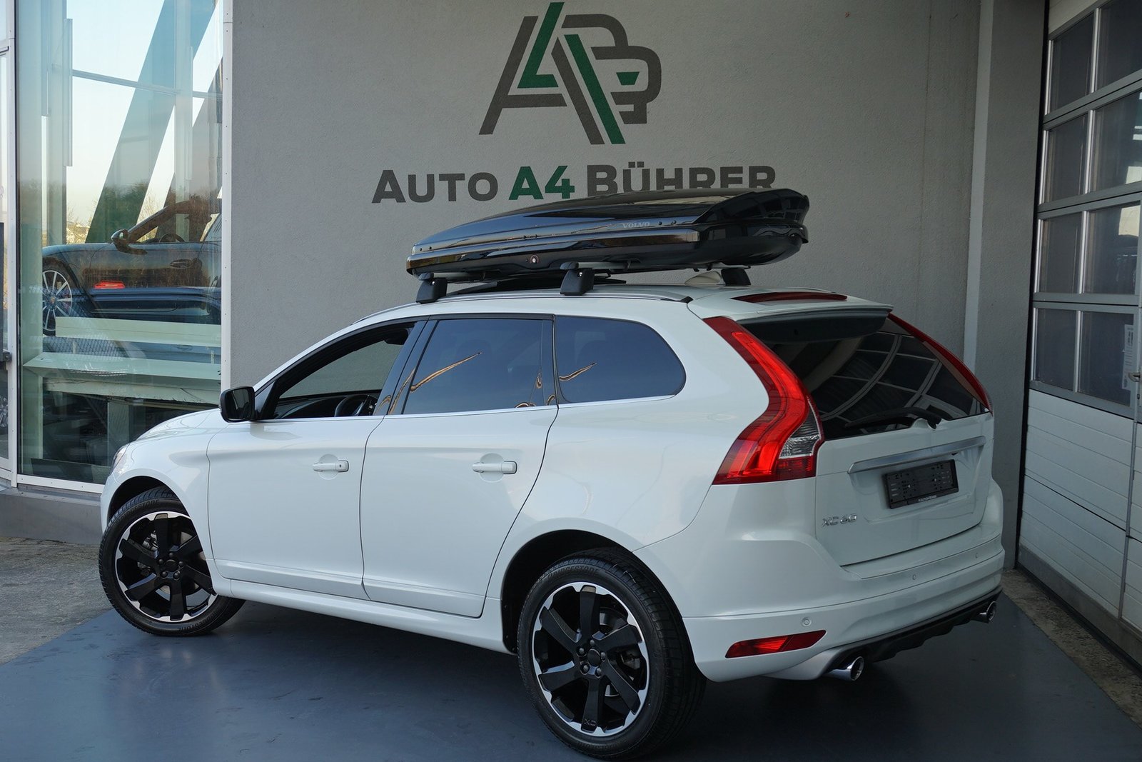 VOLVO XC60 T6 AWD Momentum R-Design Geartronic, Benzin, Occasion / Gebraucht, Automatik - 7