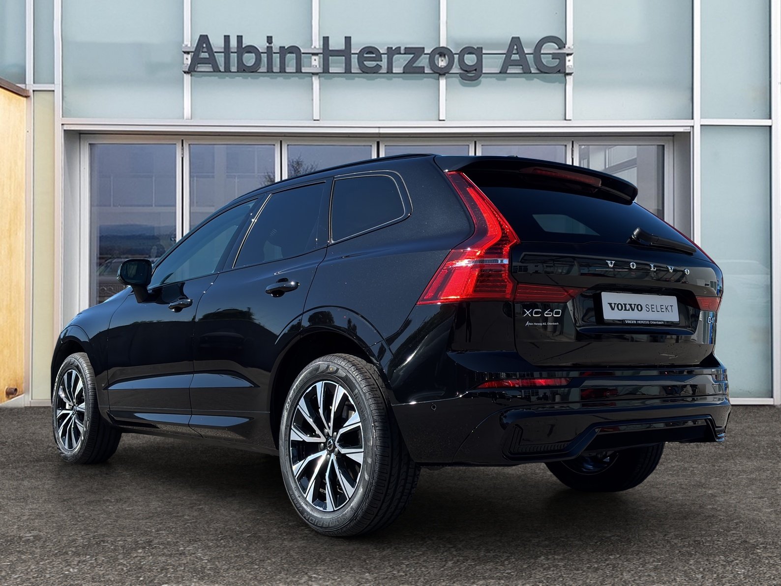 VOLVO XC60 2.0 B4 MH Plus Dark AWD, Mild-Hybrid Diesel/Electric, Second hand / Used, Automatic - 3