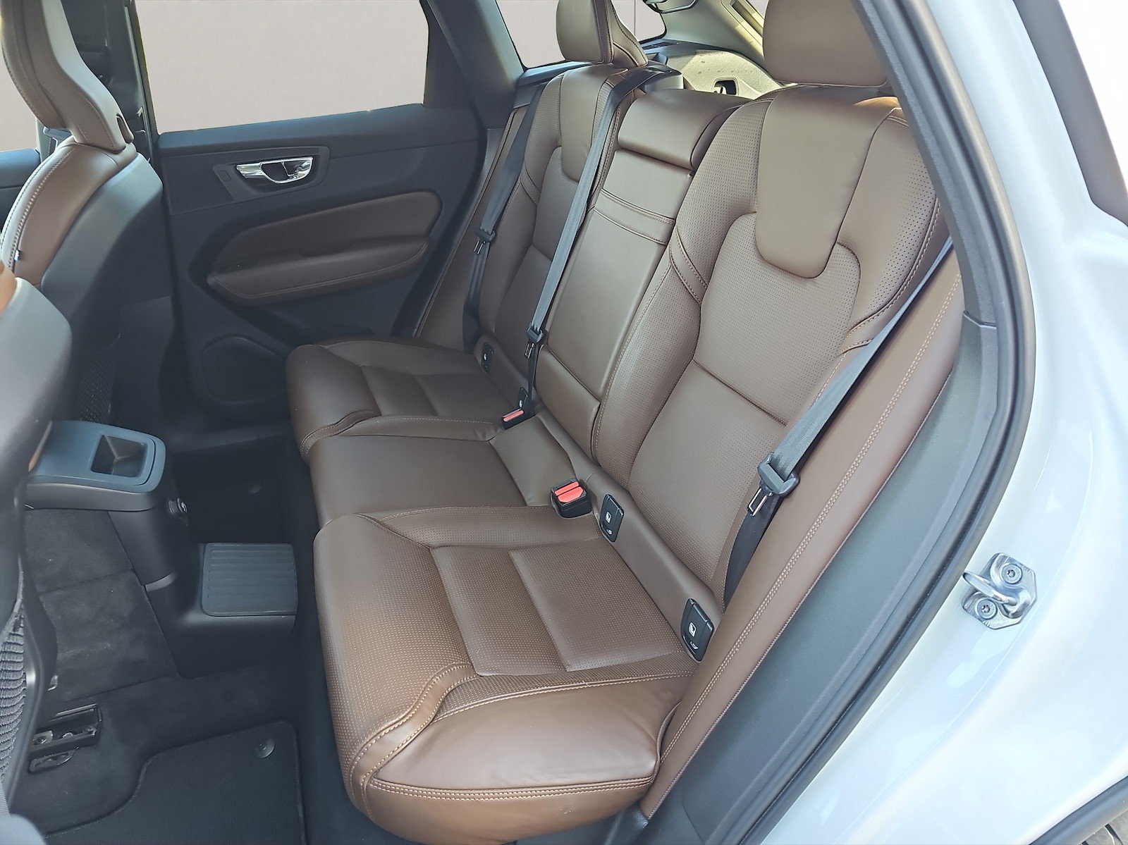 VOLVO XC60 2.0 T8 TE Inscription eAWD, Hybride Rechargeable Essence/Électricité, Occasion / Utilisé, Automatique - 7
