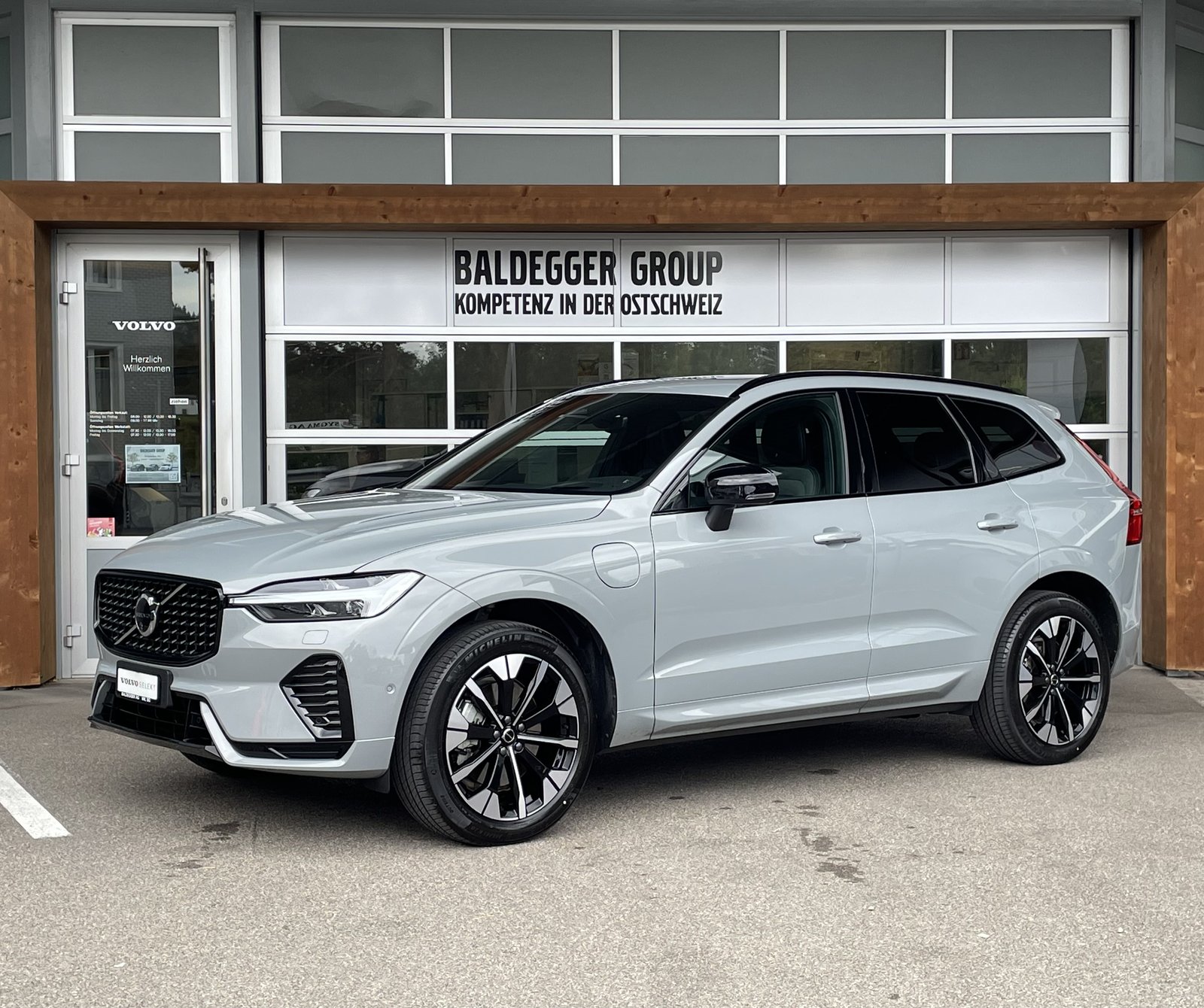 VOLVO XC60 2.0 T6 TE Ultimate Dark e, Hybride Intégral Essence/Électricité, Occasion / Utilisé, Automatique - 2