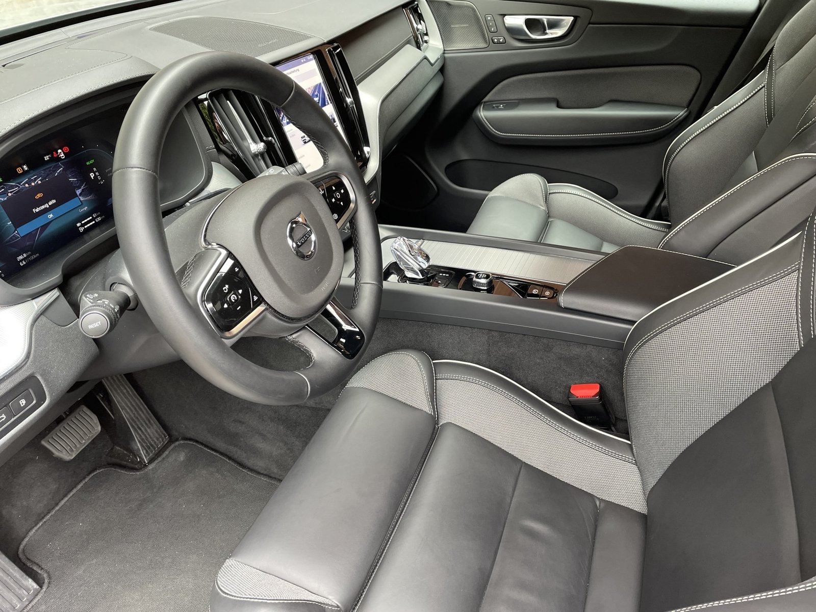VOLVO XC60 2.0 T6 TE Ultimate Dark e, Hybride Intégral Essence/Électricité, Occasion / Utilisé, Automatique - 4