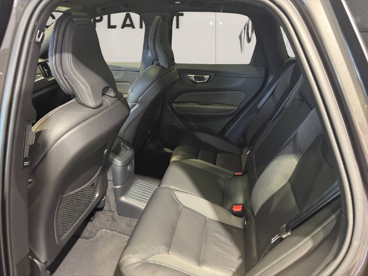VOLVO XC60 2.0 T6 TE Plus Dark eAWD, Plug-in-Hybrid Benzin/Elektro, Occasion / Gebraucht, Automatik - 7