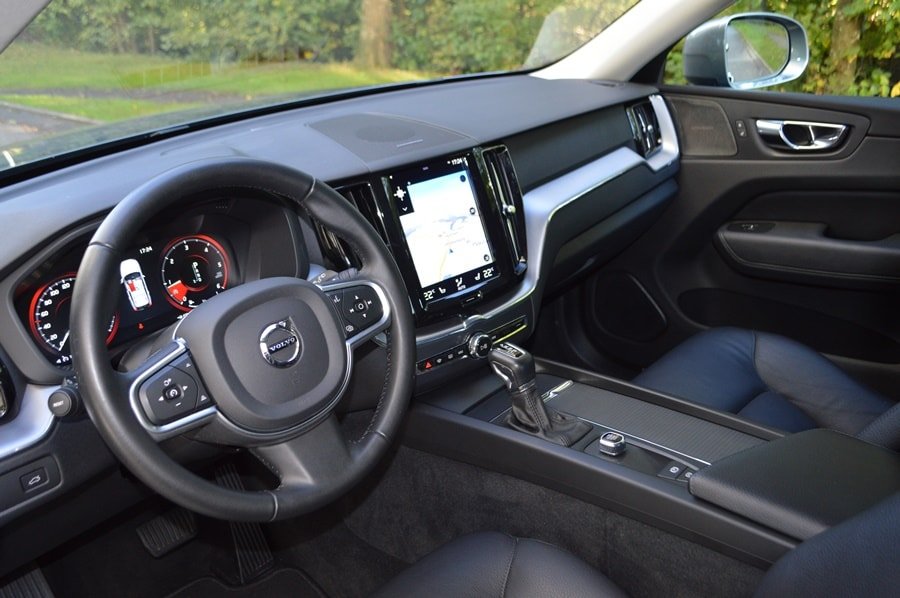 VOLVO XC60 D4 AWD Momentum Geartronic, Diesel, Occasion / Utilisé, Automatique - 6