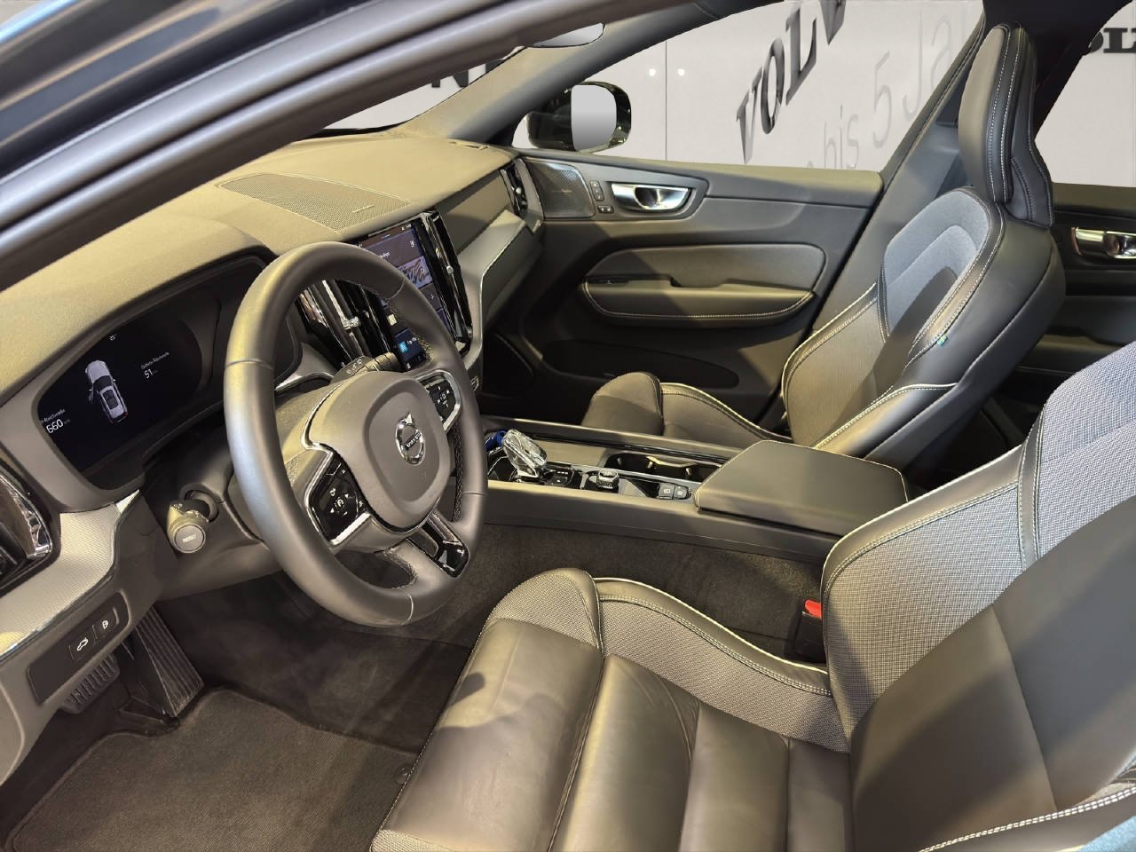 VOLVO XC60 2.0 T6 TE Plus Dark eAWD, Plug-in-Hybrid Benzin/Elektro, Occasion / Gebraucht, Automatik - 6